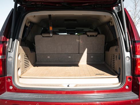 Used 2017 Chevrolet Suburban LT image 32