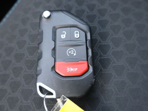 Used 2025 Jeep Wrangler Unlimited Rubicon 4xe w/ Convenience Group AWD/4WD image 29
