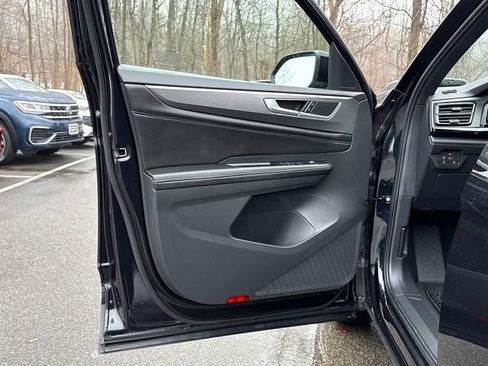 Certified 2025 Volkswagen Atlas Cross Sport SE image 11