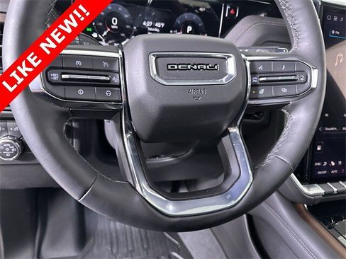Used 2025 GMC Yukon Denali w/ Denali Reserve Package image 11