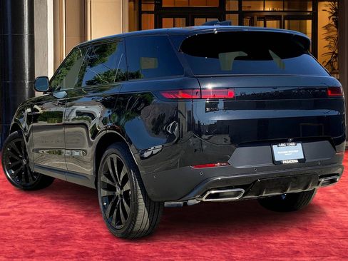 New 2025 Land Rover Range Rover Sport SE image 3