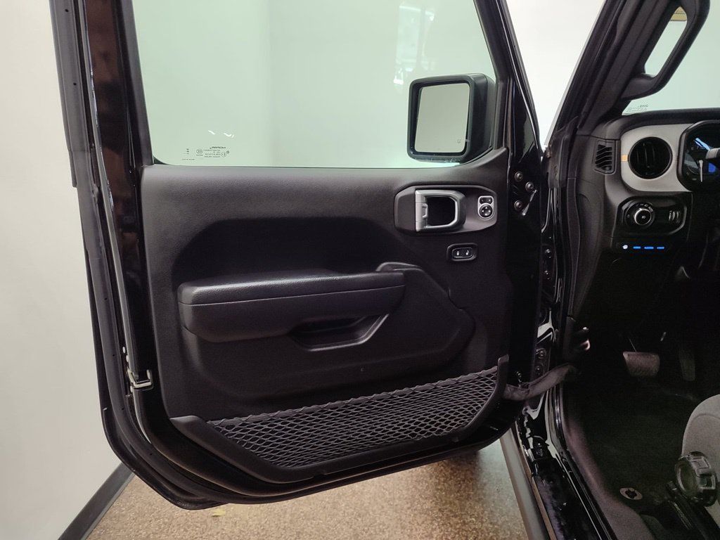Used 2024 Jeep Wrangler Unlimited AWD/4WD image 9
