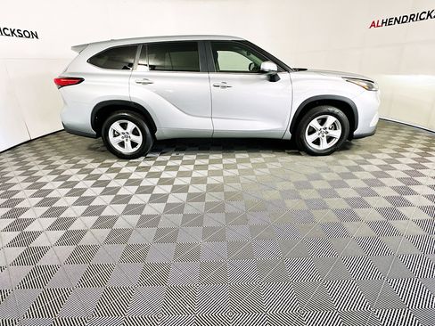 Used 2023 Toyota Highlander LE image 2