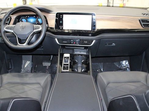 Used 2024 Volkswagen Atlas SE image 27