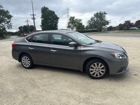 Used 2019 Nissan Sentra S FWD image 11