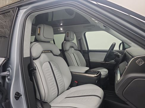 Used 2025 Rivian R1S Adventure AWD/4WD image 24