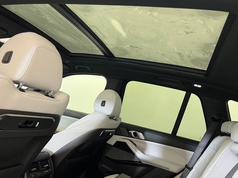 Used 2024 BMW X5 xDrive40i w/ M Sport Package image 33