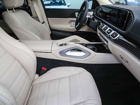 Used 2024 Mercedes-Benz GLS 580 4MATIC image 14