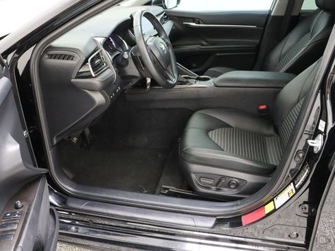 Used 2023 Toyota Camry SE FWD image 14