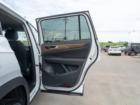 New 2026 Volkswagen Atlas SE FWD image 15