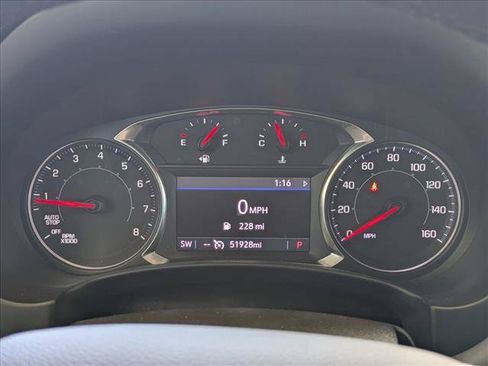 Used 2024 GMC Terrain SLT FWD image 11