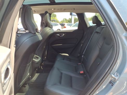 Used 2024 Volvo XC60 B5 Core w/ Protection Package Premier AWD/4WD image 4