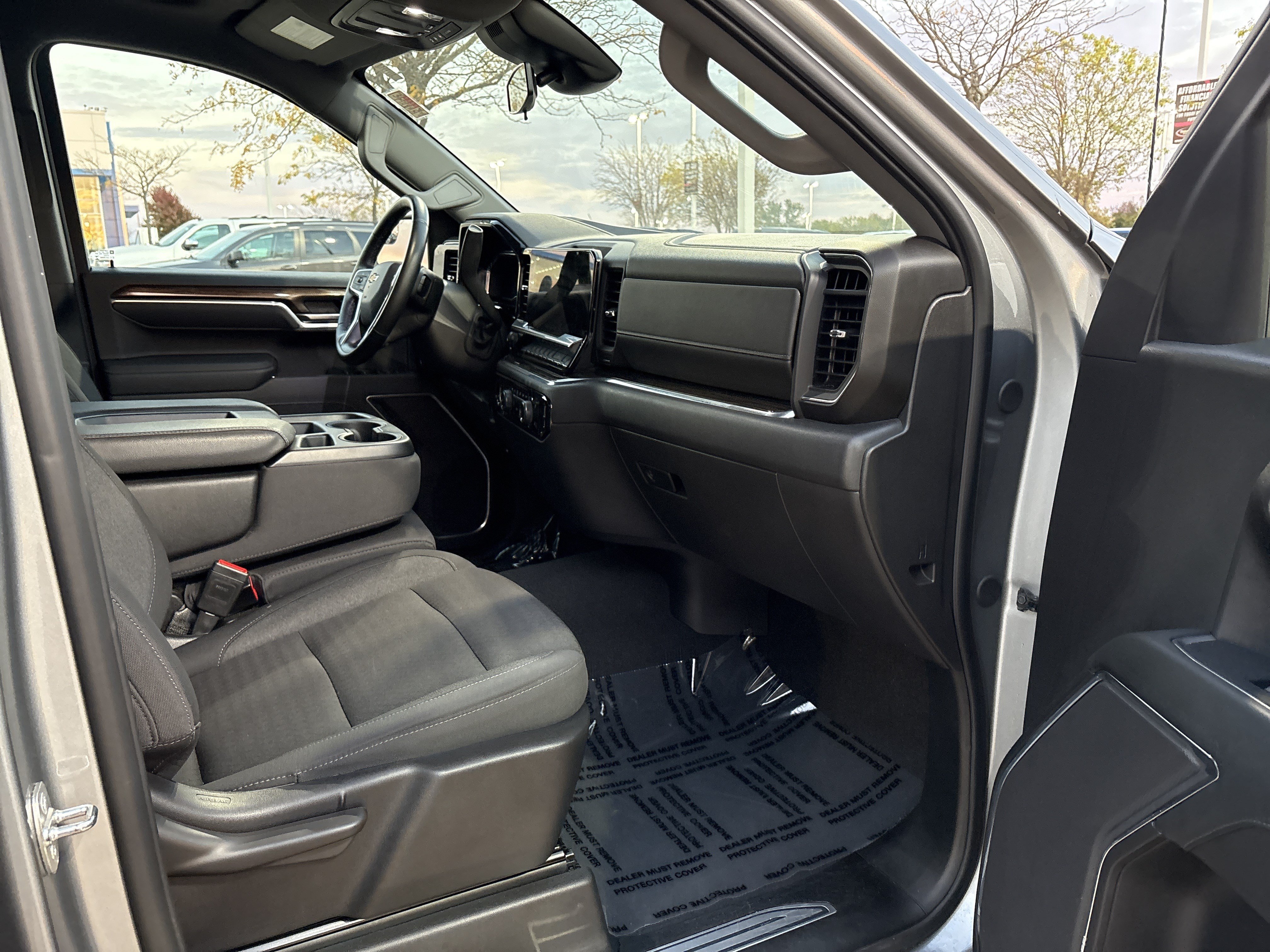 Used 2024 Chevrolet Silverado 1500 LT AWD/4WD image 15