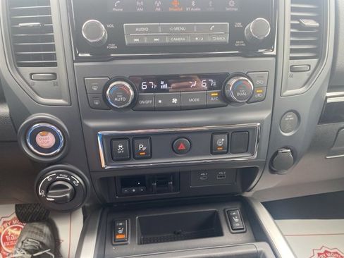 Used 2024 Nissan Titan SV w/ SV Convenience Package image 23