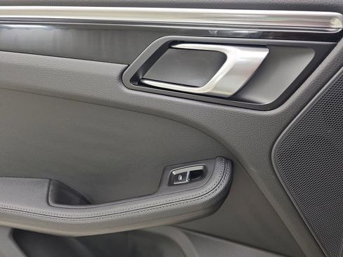 Used 2024 Porsche Macan image 26