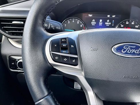 Used 2023 Ford Explorer XLT image 24