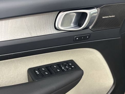 Certified 2025 Volvo XC40 B5 Ultra image 16
