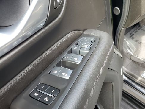 Used 2024 GMC Yukon Denali w/ Advanced Technology Package AWD/4WD image 18