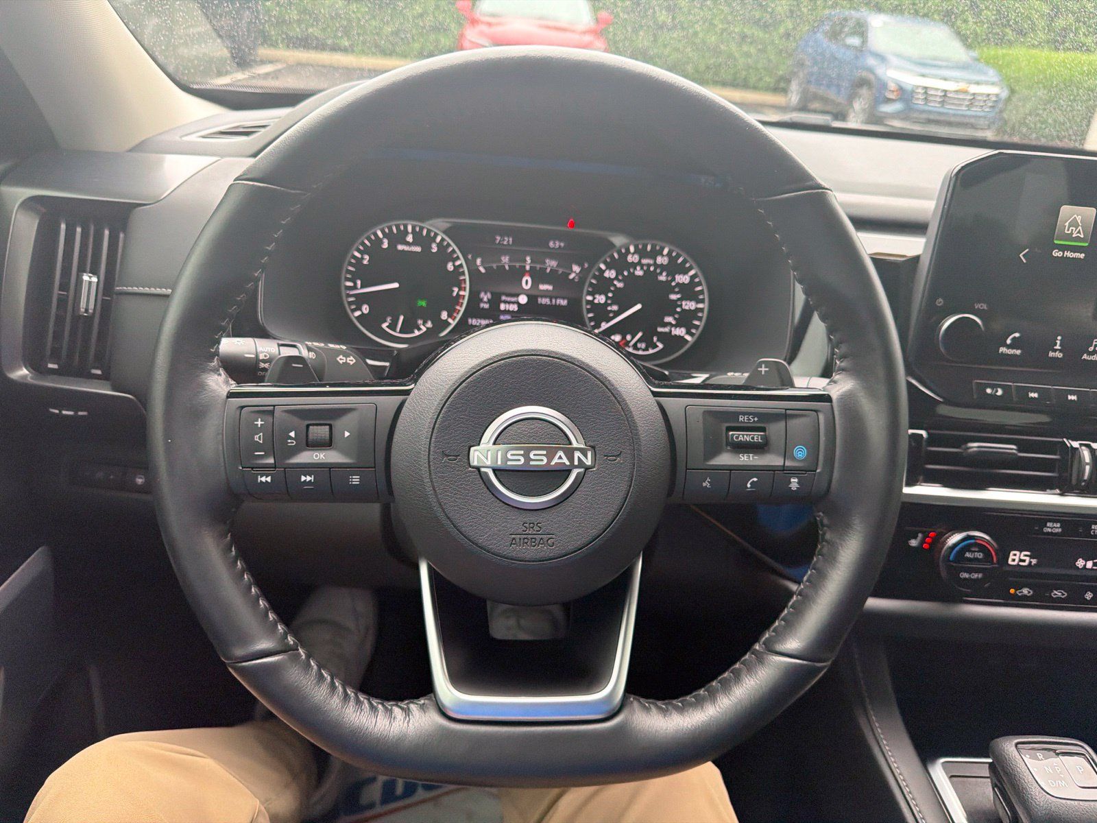 Used 2022 Nissan Pathfinder SL AWD/4WD image 14