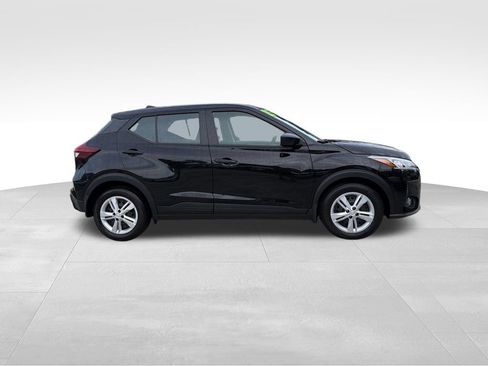 Used 2025 Nissan Kicks Play S FWD image 9