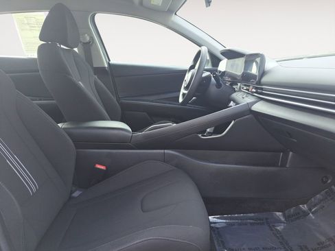 Used 2024 Hyundai Elantra SEL image 15