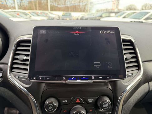 Used 2018 Jeep Grand Cherokee Altitude image 29