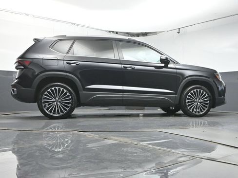 Used 2025 Volkswagen Taos SE FWD image 37