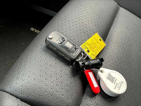 Used 2016 Volkswagen Tiguan SE image 14