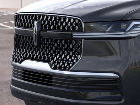 New 2026 Lincoln Navigator L Premier AWD/4WD image 17