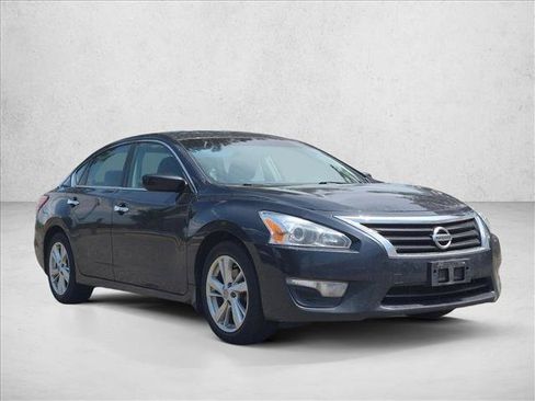 Used 2013 Nissan Altima 2.5 SV FWD image 3