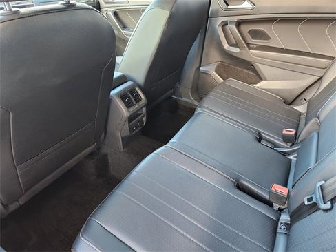 Used 2022 Volkswagen Tiguan SE R-Line image 27