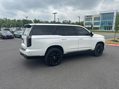 Used 2025 Cadillac Escalade Sport Platinum w/ LPO, ONYX Package AWD/4WD image 4
