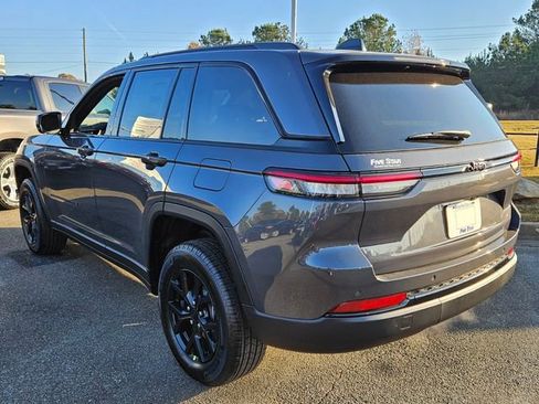 New 2025 Jeep Grand Cherokee Laredo RWD image 9