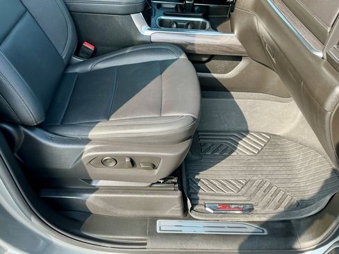 Used 2025 Chevrolet Silverado 1500 LTZ image 23