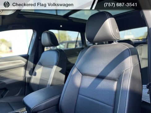 Used 2022 Volkswagen Atlas Cross Sport SE w/ Panoramic Sunroof Package image 21