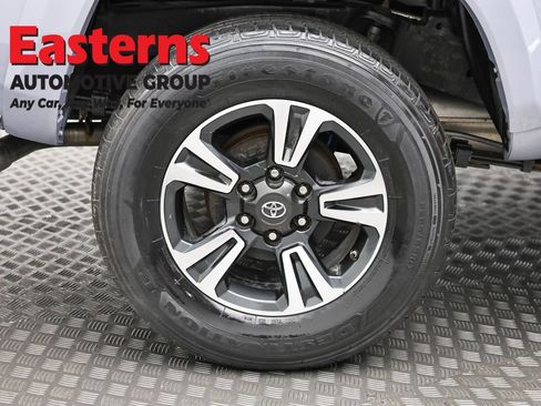 Used 2018 Toyota Tacoma TRD Sport AWD/4WD image 33