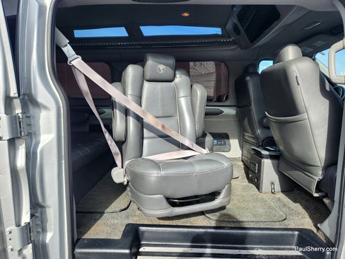 Used 2017 Ford Transit 150 XLT image 7