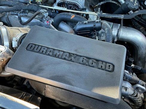 Used 2024 Chevrolet Silverado 2500 LT w/ Convenience Package image 34