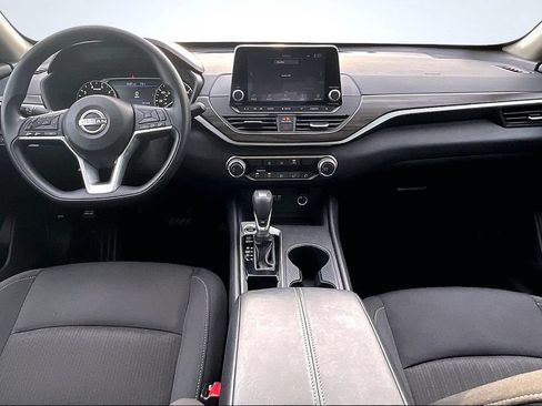 Used 2025 Nissan Altima 2.5 SV FWD image 9