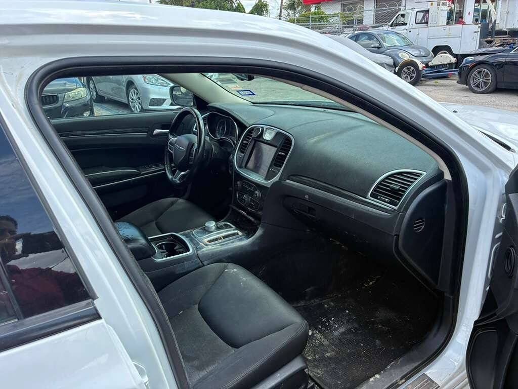 Used 2022 Chrysler 300 Touring w/ Sport Appearance Package RWD image 2