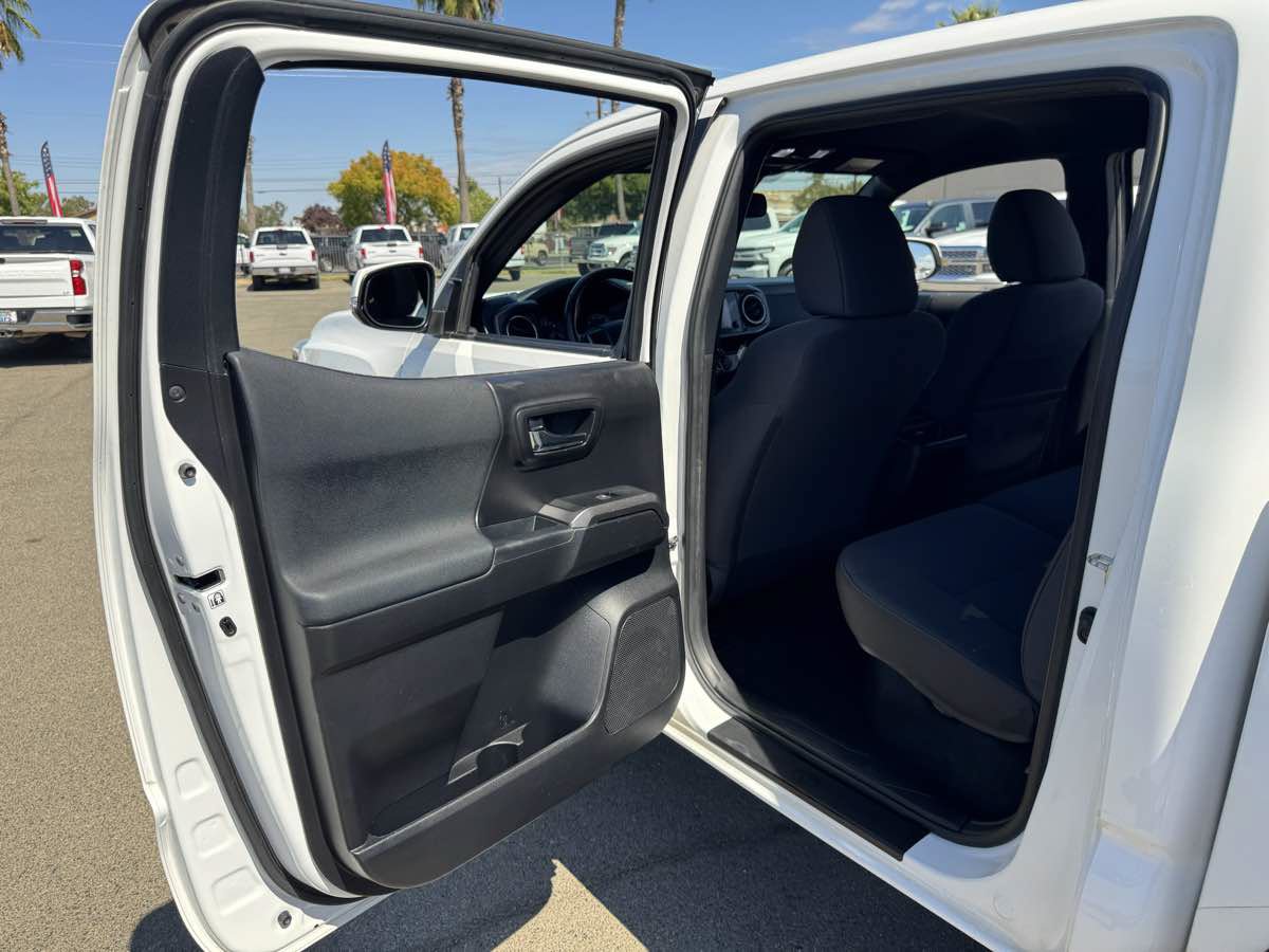 Used 2019 Toyota Tacoma TRD Off-Road w/ Technology Package AWD/4WD image 21