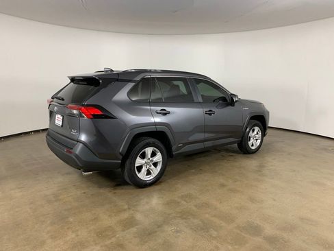 Used 2021 Toyota RAV4 XLE w/ Convenience Package AWD/4WD image 7