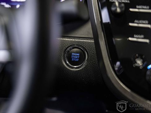 Used 2020 Toyota Camry XLE image 28