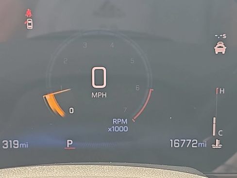 Used 2025 Chevrolet Trax LT FWD image 19
