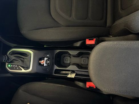 Used 2018 Jeep Renegade Latitude image 15