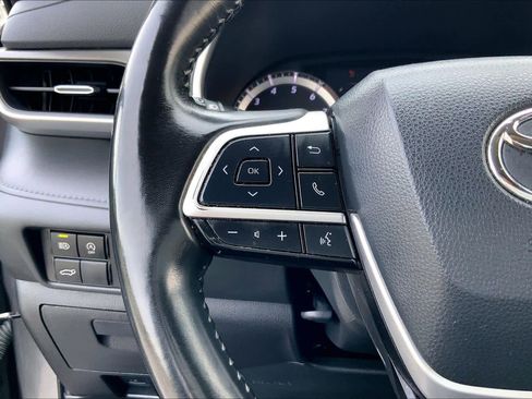 Used 2023 Toyota Highlander XLE FWD image 23