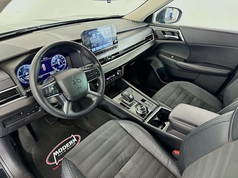 Used 2023 Mitsubishi Outlander SE AWD/4WD image 19