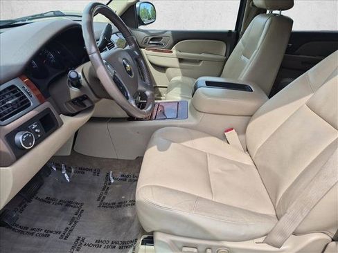 Used 2011 Chevrolet Suburban LTZ RWD image 17