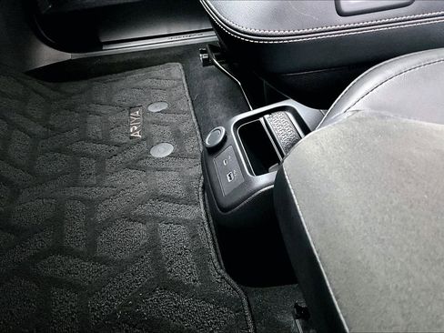 Used 2024 Nissan Ariya AWD image 15