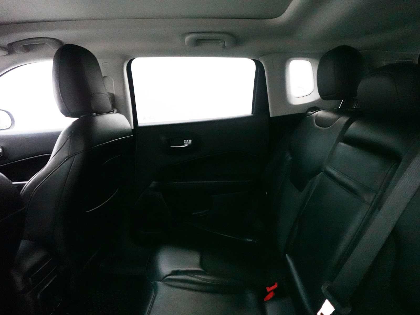 Used 2018 Jeep Compass Latitude w/ Popular Equipment Group AWD/4WD image 27